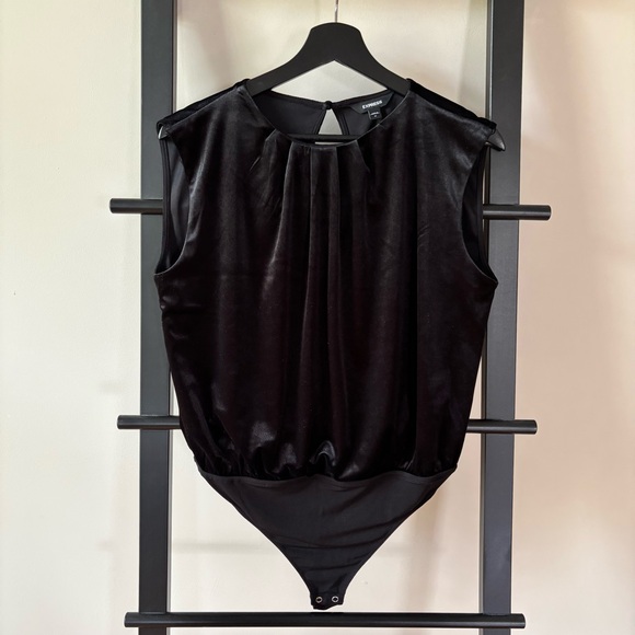 Express Velvet Thong Bodysuit Black Sleeveless Shoulder Strong Top Size M - Picture 2 of 14